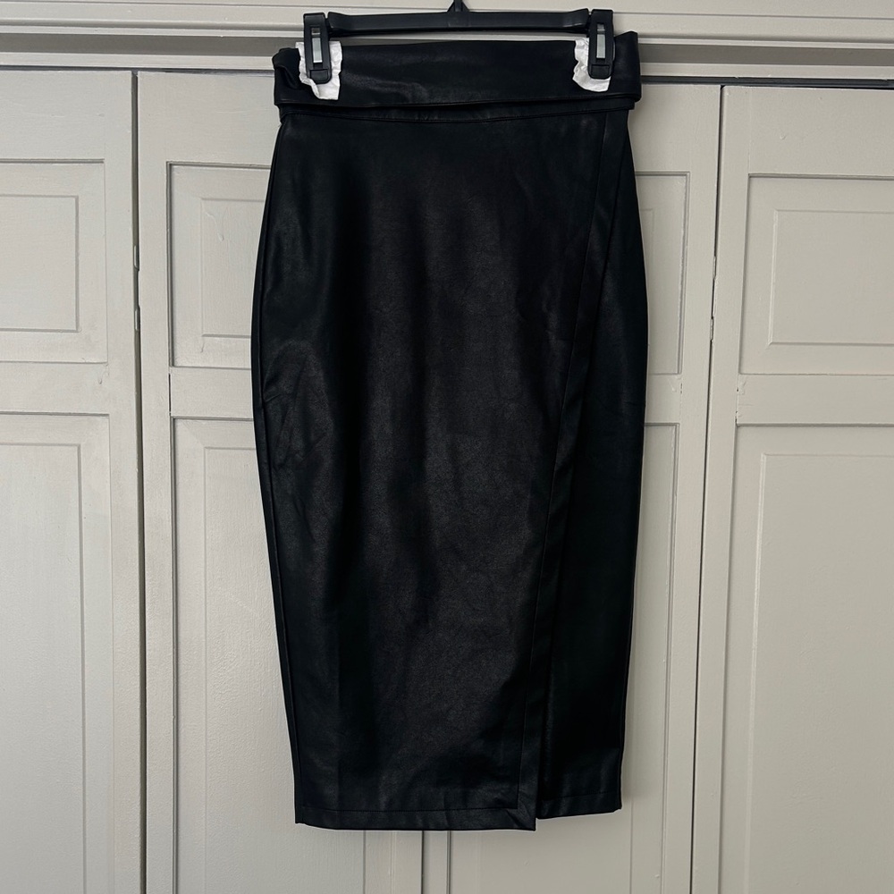 Gracia Black Pencil Skirt